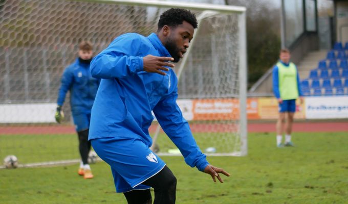 Dennis Owusu wechselt zum Erstligisten Banik Ostrava